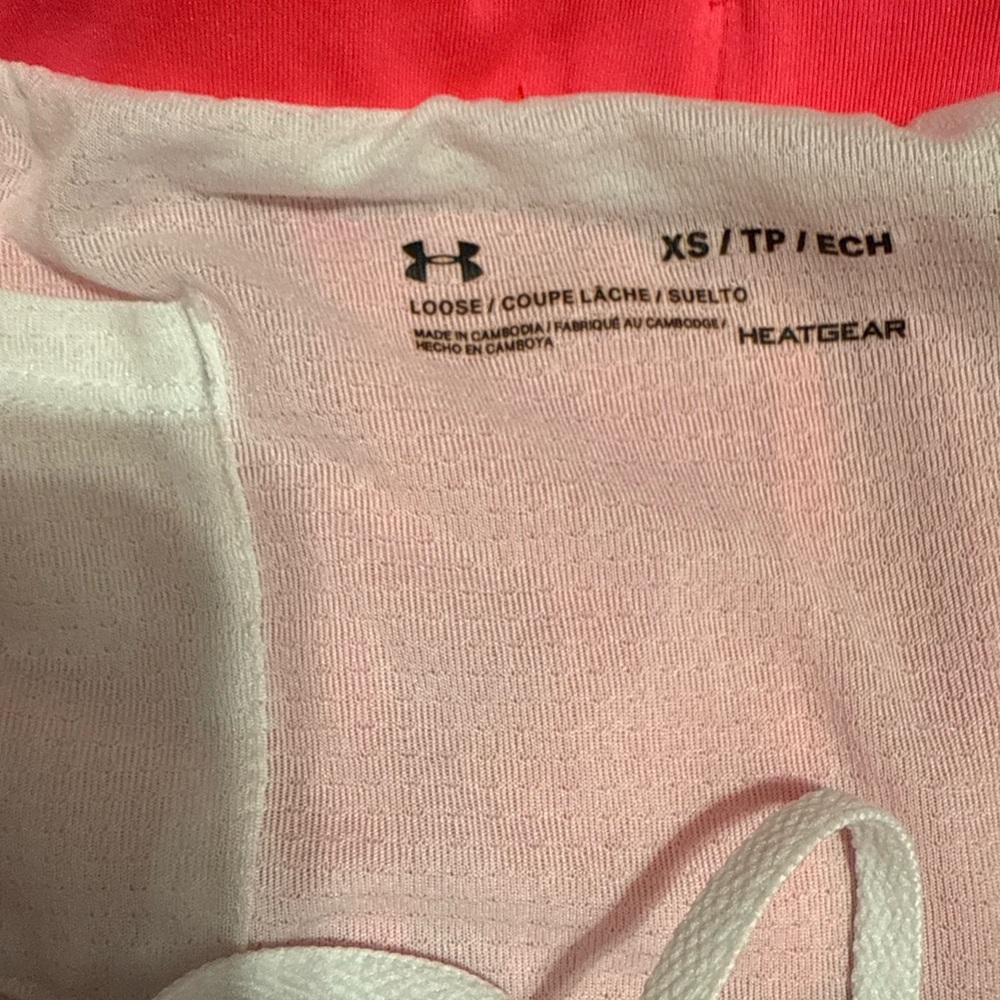 Under Armour Heat Gear Loose Fit Hot Pink Shorts Womens XS Extra Small - Picture 4 of 7